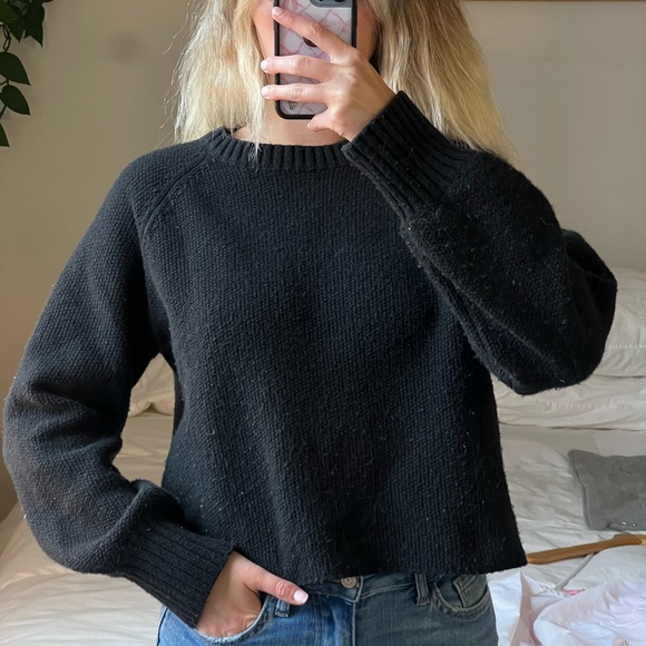 Black or Navy Blue Sweater - Picture 3 of 4
